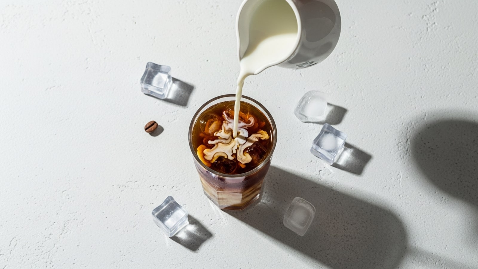 How to Make Iced Coffee at Home: The Definitive Guide